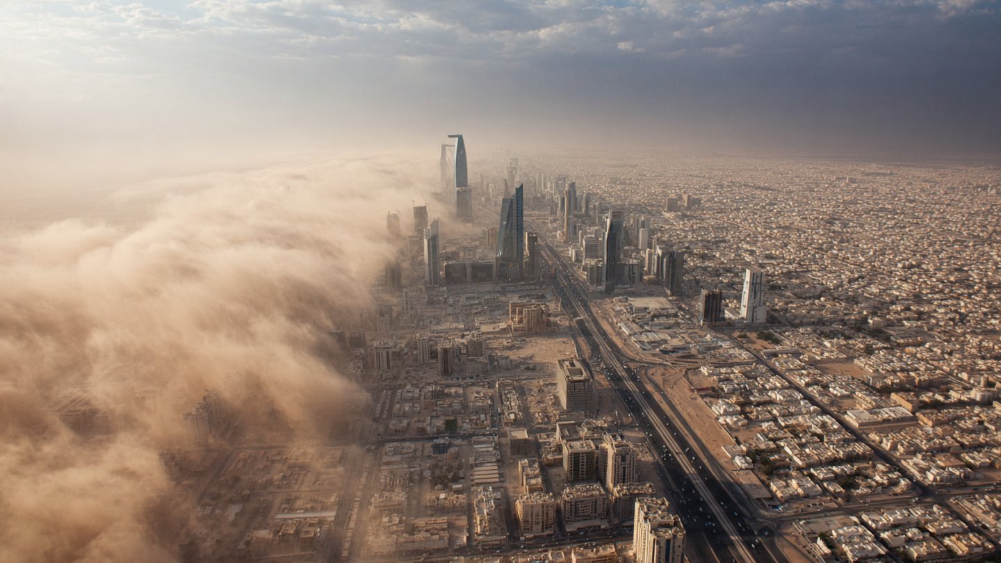 Saudi Arabia Quietly Abandons Its 100‑Mile Desert Megacity Dream After Burning Billions — Citizens Demand Answers for This Colossal National Embarrassment